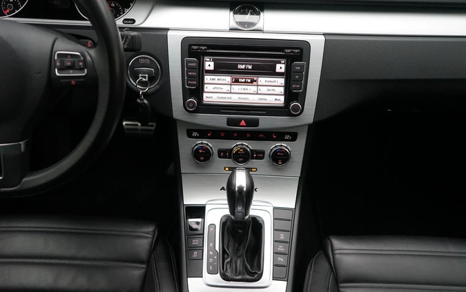 Volkswagen Passat cena 47999 przebieg: 171480, rok produkcji 2012 z Serock małe 352